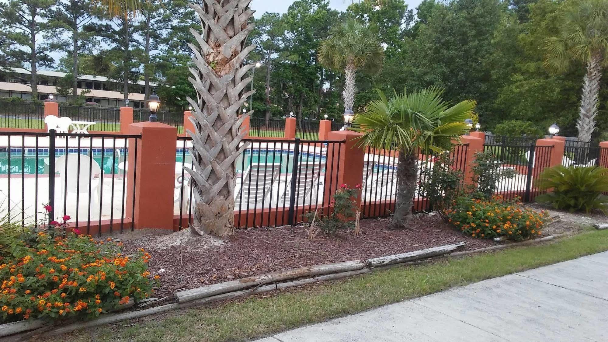 Ramada Conference Center Wilmington Hotel Exterior photo